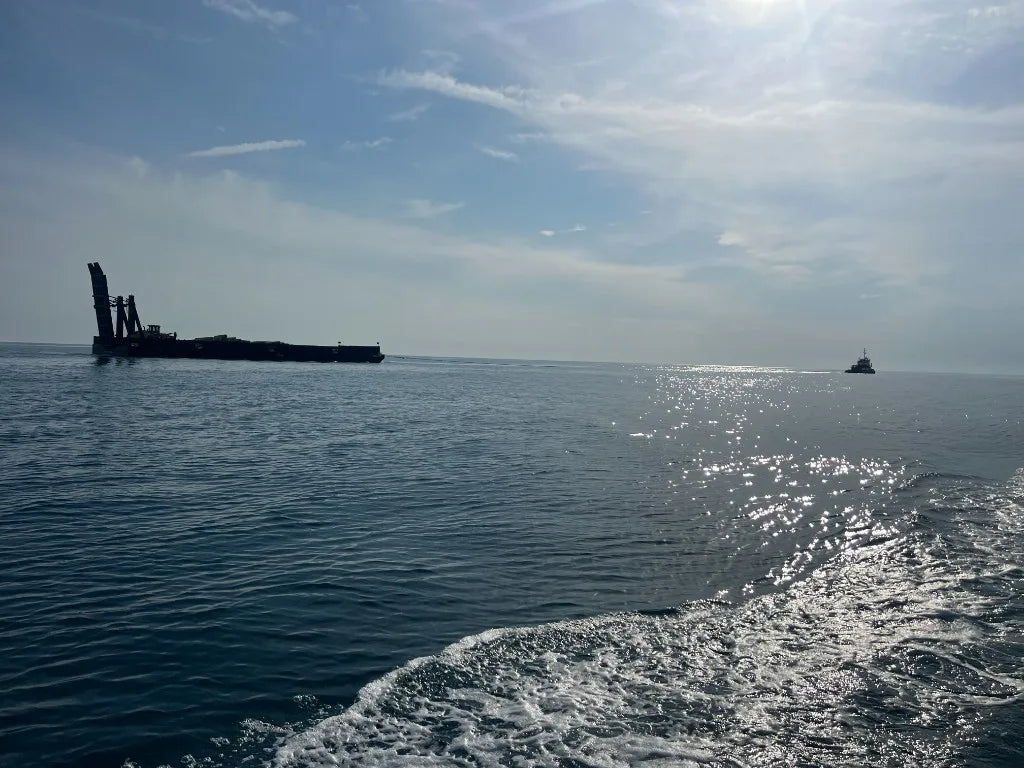 Barge and support vessel working offshore